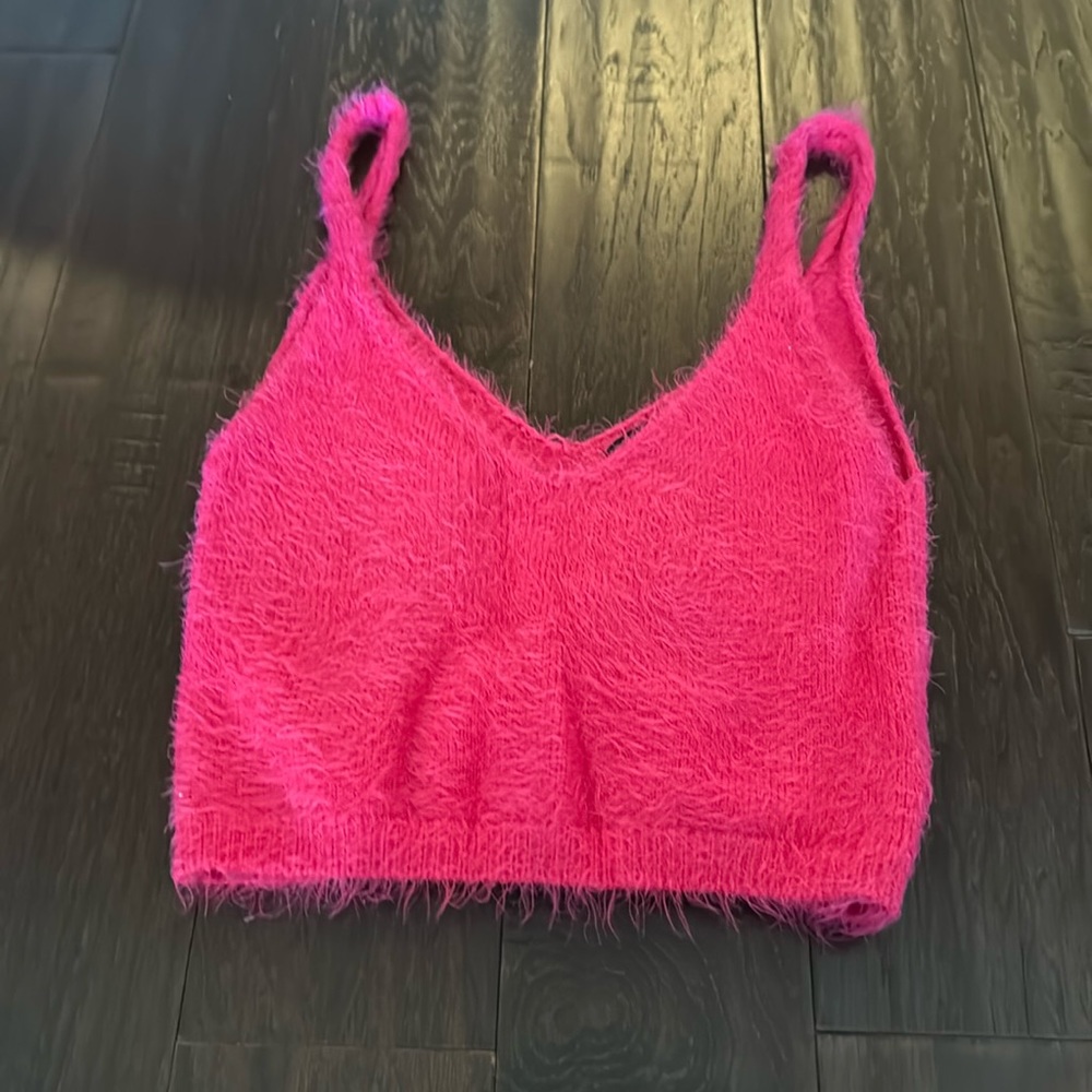 Hot pink fuzzy crop top. Size large